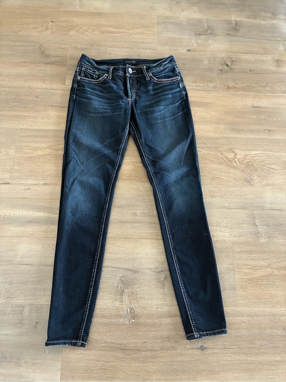 Silver Suki Skinny Jeans. Dark Indigo.